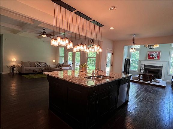 4th image of 303 Evesham Ave