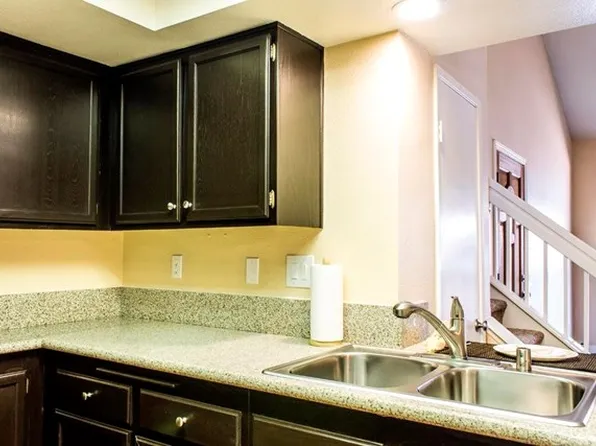78 Town And Country Rd, Pomona, CA 91766