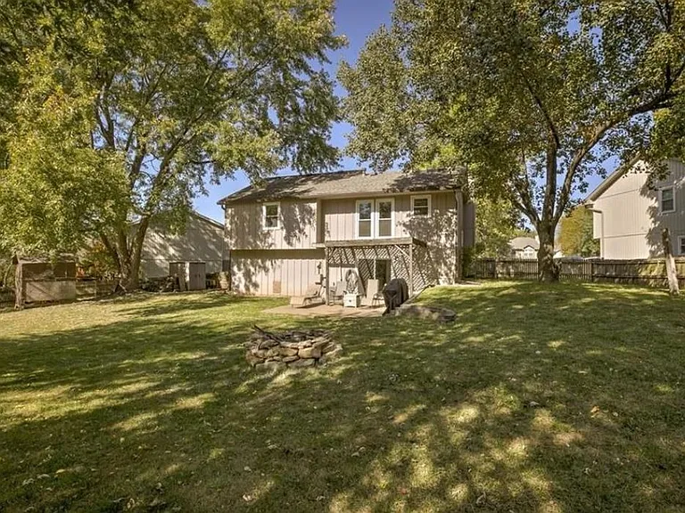 527 N Persimmon Dr — Photo 16