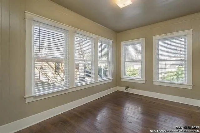 1023 W French Pl — Photo 2