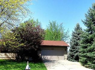 2470 Golden Shore Ct, Fenton, MI 48430