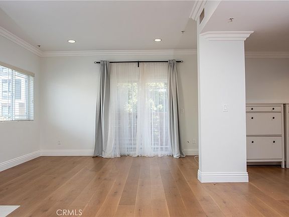 5th image of 815 S Harvard Blvd #201
