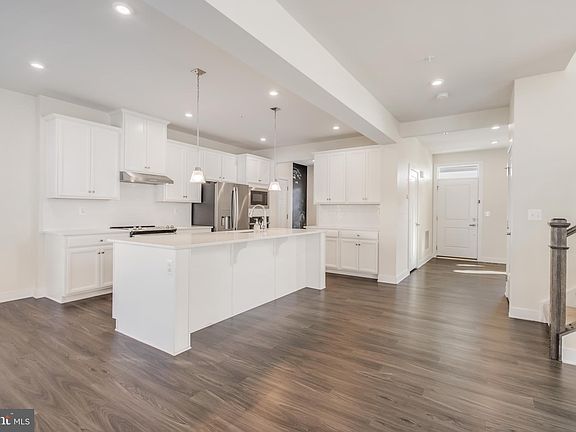 5th image of 2984 Heritage Dr