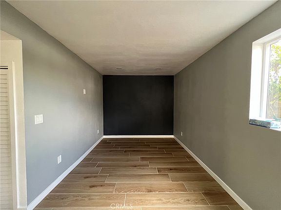 2nd image of 1561 W 38th Pl