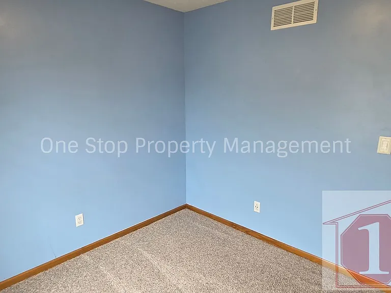 1317 S Huntington Dr — Photo 15