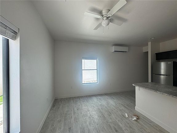 3rd image of 2076 Swanson Ave
