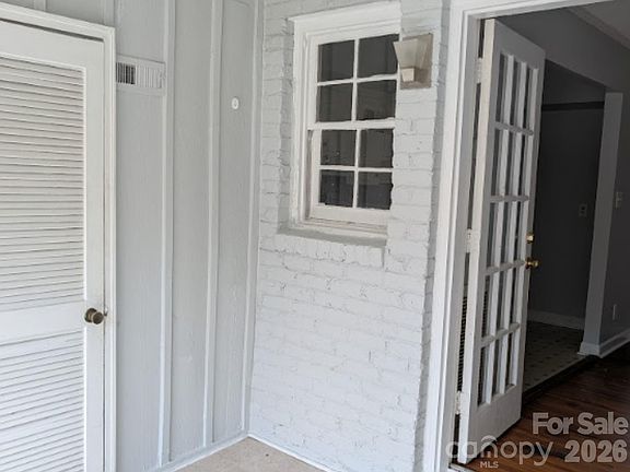 5th image of 910 McAlway Rd APT C