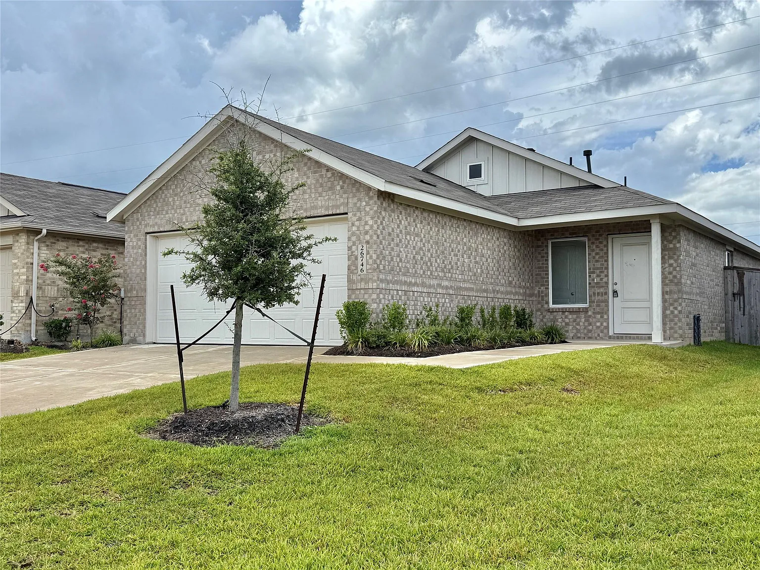 3 bed, 2.0 bath, 1470 sqft, $1,950 — Photo 2