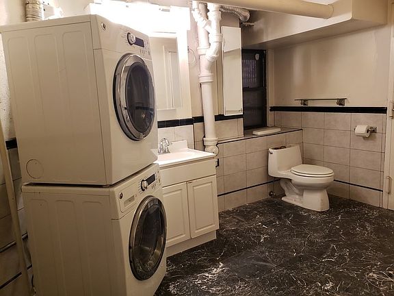 3rd image of 215 W 106th St #1TR