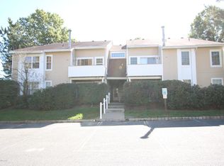 1 Fennec Ct, Tinton Falls, NJ 07753