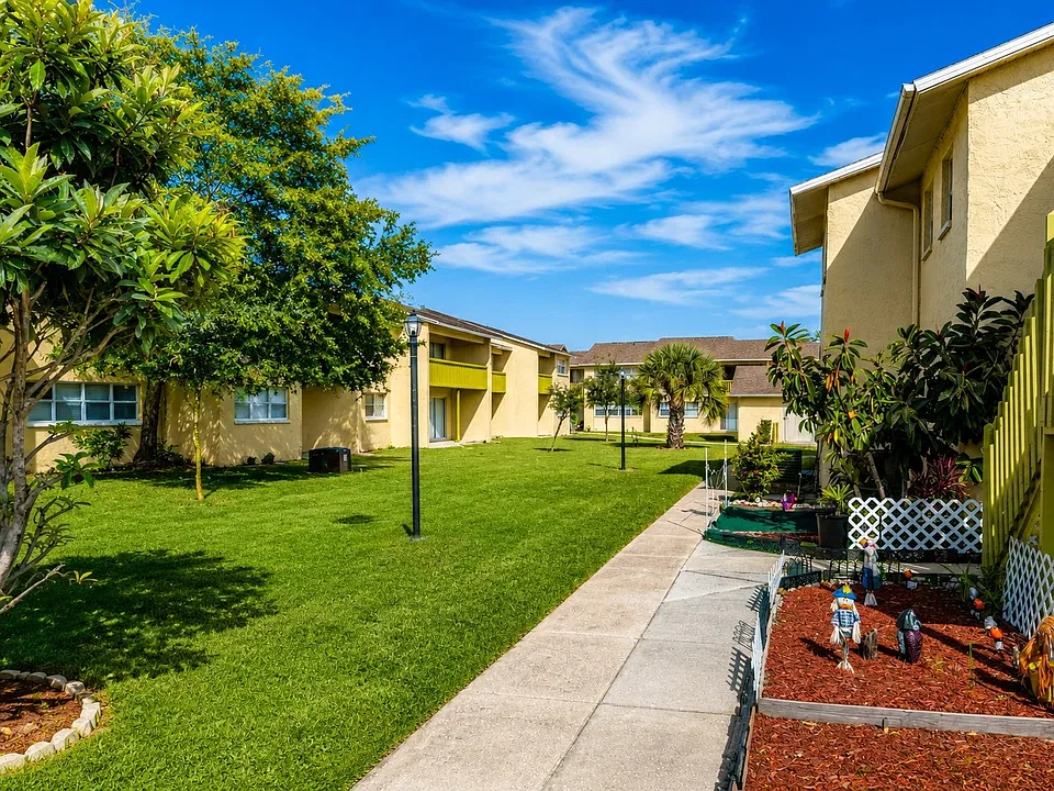 Tarponwood Lake Apartments