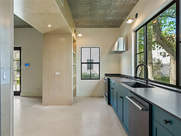 3620 Plaza St — Photo 14