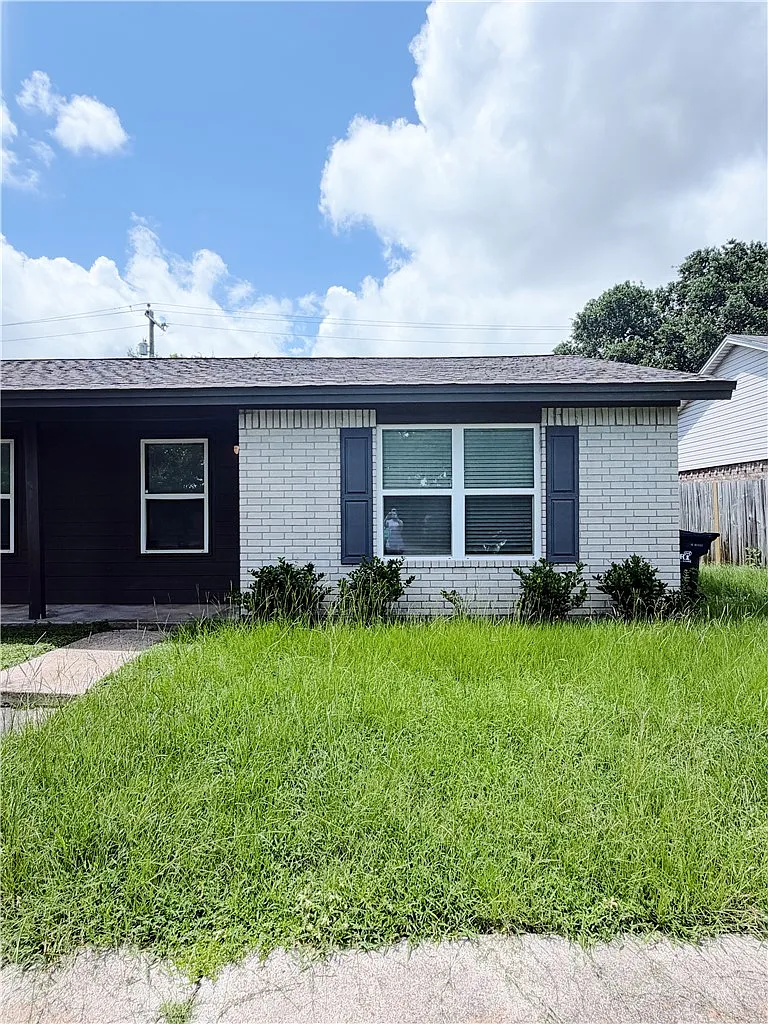2 bed, 992 sqft, $1,200 — Photo 1