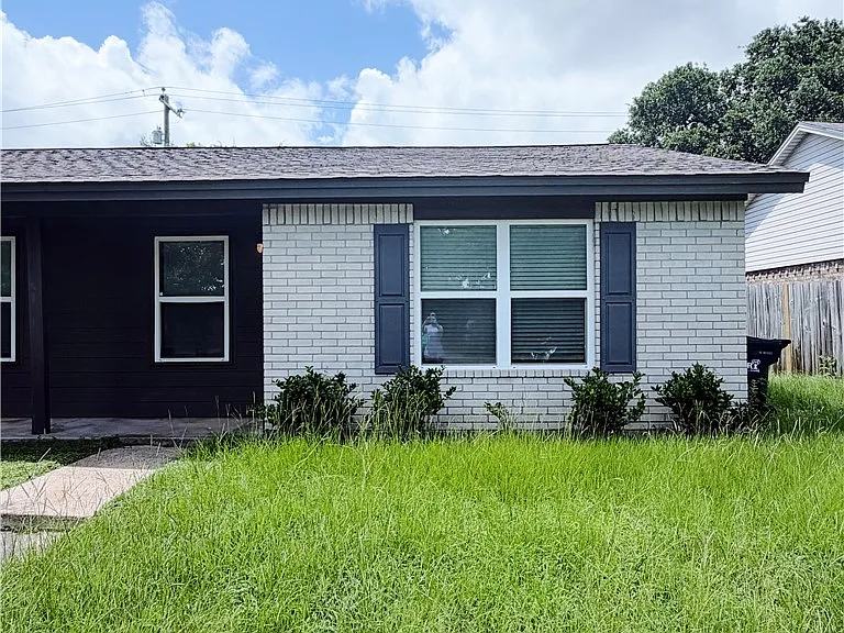 1207 Airline Dr — Photo 1