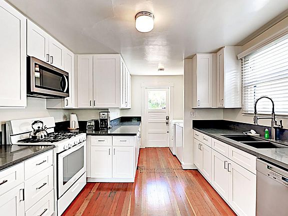 5th image of 1319 Olive St