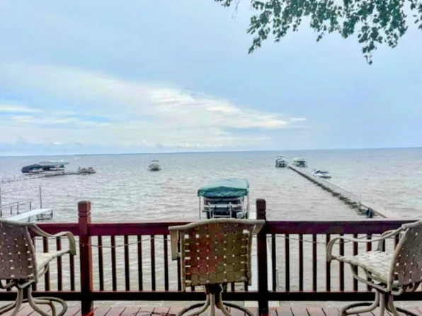 1504 Houghton View Dr, Houghton Lake, MI 48629