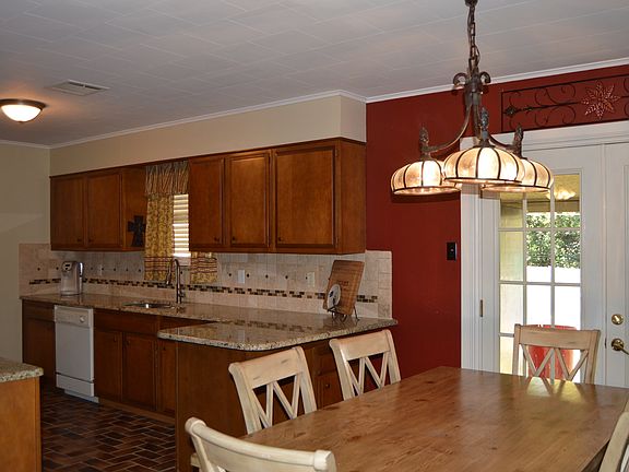 Open kitchen/dinning/living