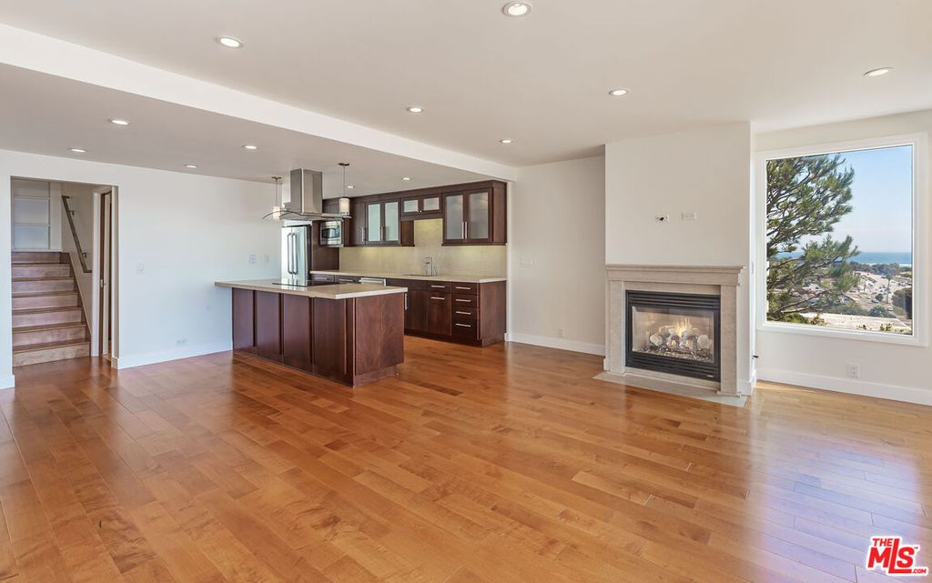 23914 De Ville Way APT D, Malibu, CA - View 5