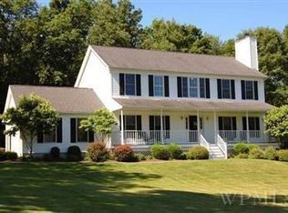 31 Lindsey Ln, Putnam Valley, NY 10579