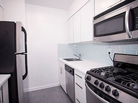 5th image of 301 E 45th St APT 11F
