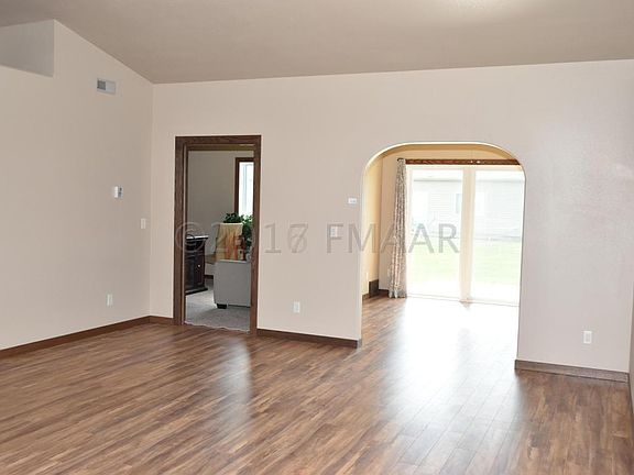 4th image of 3754 7th St E