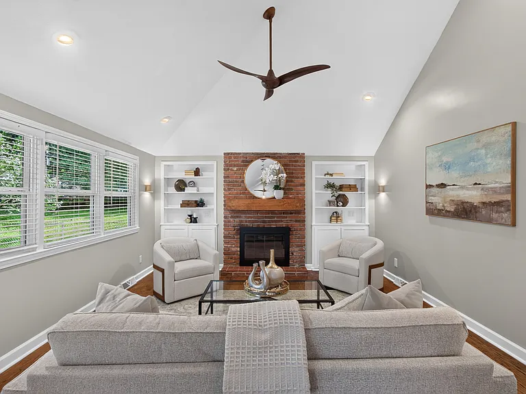 6232 Woodson Rd — Photo 3