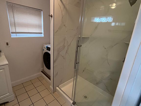5th image of 2563 Trenton Ave
