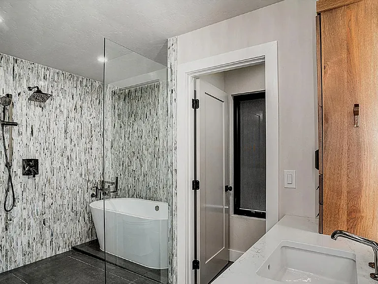 2730 Logan Dr — Photo 9