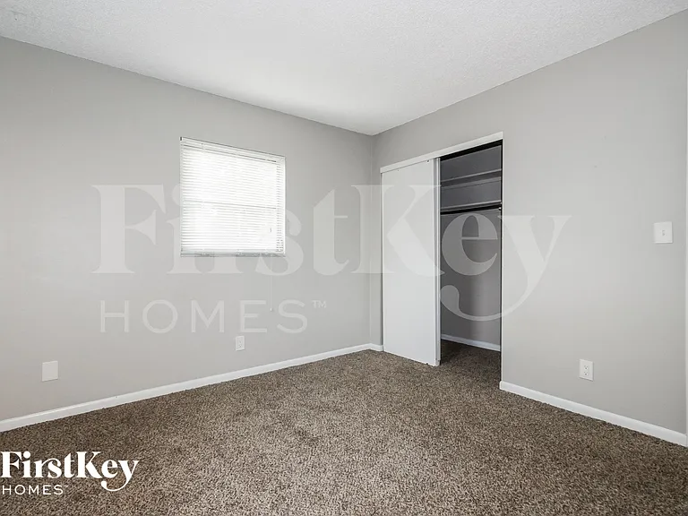 130 Davison Ave N — Photo 12