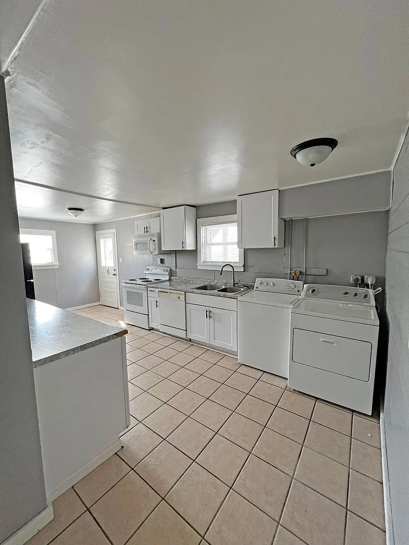 pp726 — Photo 1