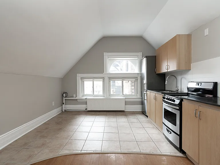 160 Huron St — Photo 29