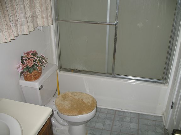 Full Bathroom -tub & shower