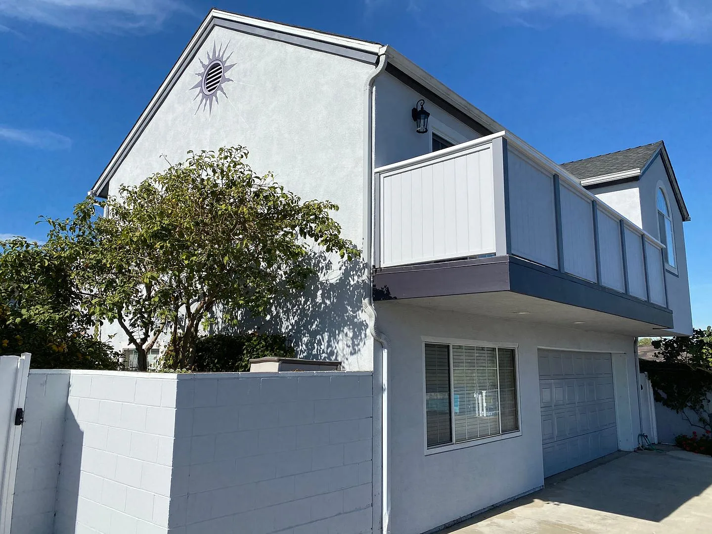 Downtown El Segundo Executive One Bedroom!! — Photo 1