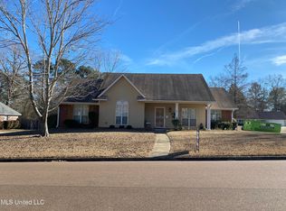 8 Lamplighter Rd, Pearl, MS 39208