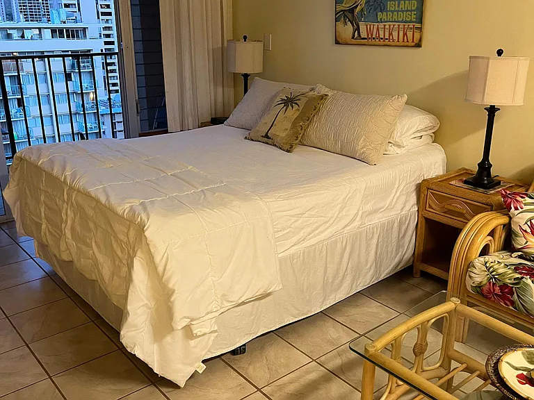 QUEEN SIZE BED