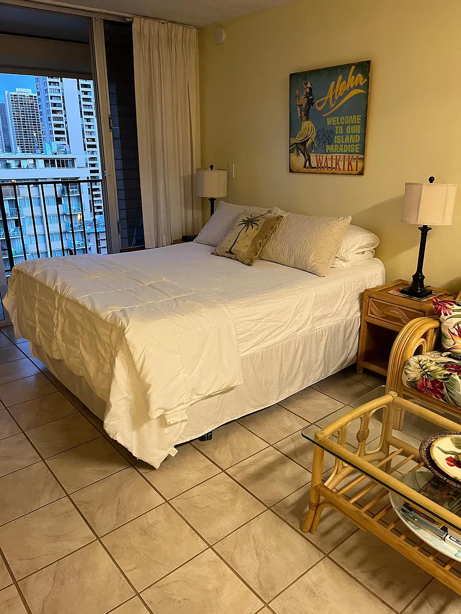 QUEEN SIZE BED - 2345 Ala Wai Blvd #1905
