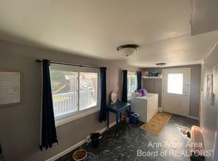 4345 S 7th St, Luna Pier, MI 48157