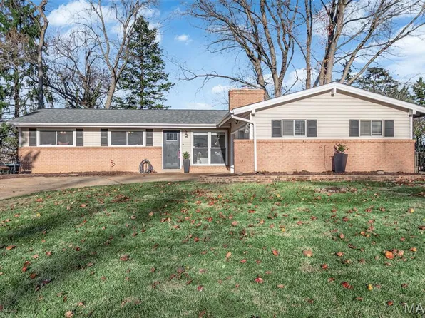 25 Montauk Dr, Saint Louis, MO 63146