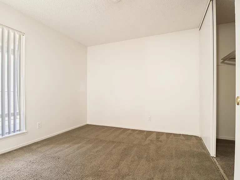Eastgate Terrace Apartments — Photo 6