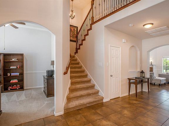 2-story ceiling and beautiful tile flooring in entry.