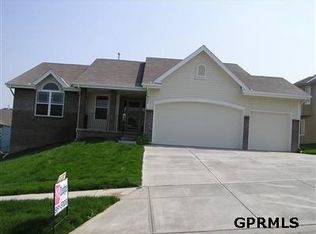 607 Pearl Cir, Elkhorn, NE 68022