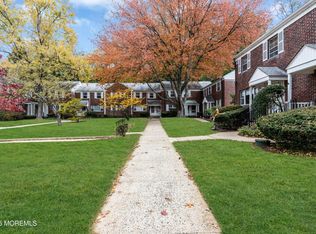 102 Manor Dr #911, Red Bank, NJ 07701