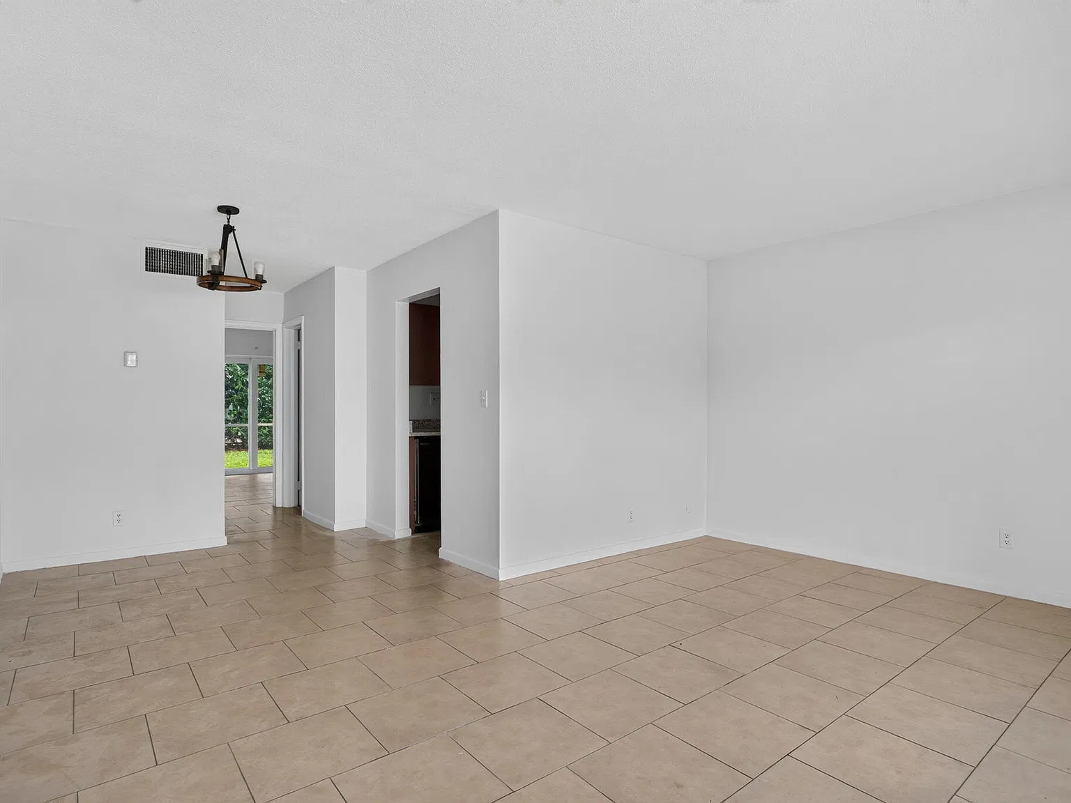 1 bed, 1.0 bath, 5358 sqft, $1,650 — Photo 1