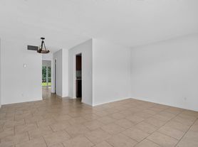 2160 NE 42nd Ct
