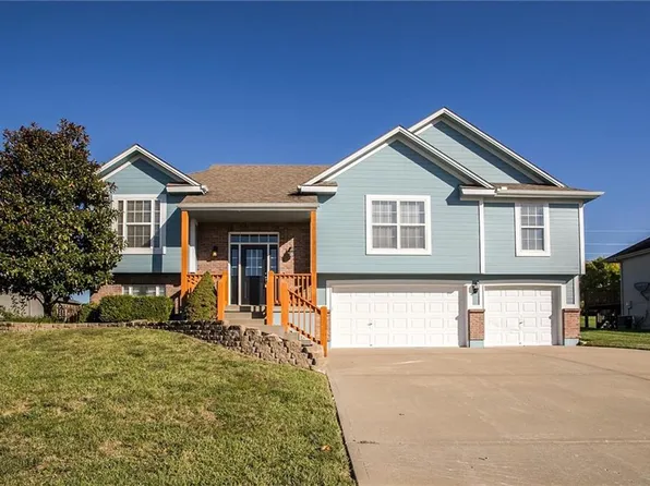 905 Tall Grass Dr, Pleasant Hill, MO 64080