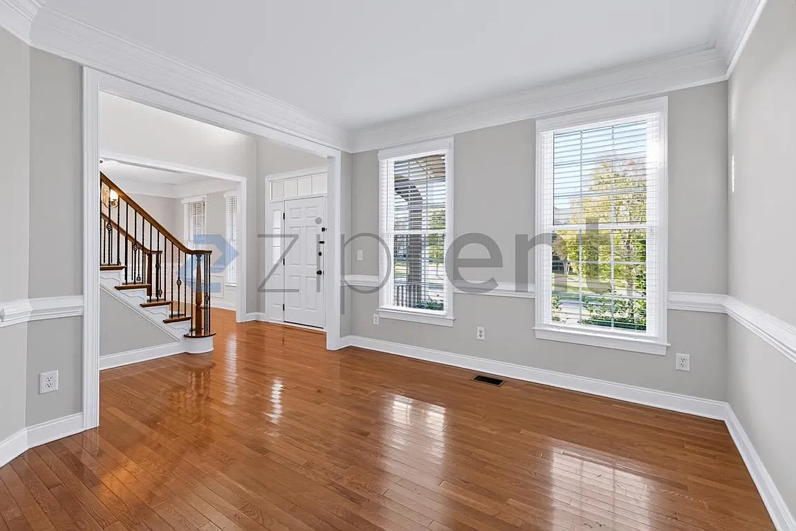 4 bed, 4200 sqft, $4,425 — Photo 2