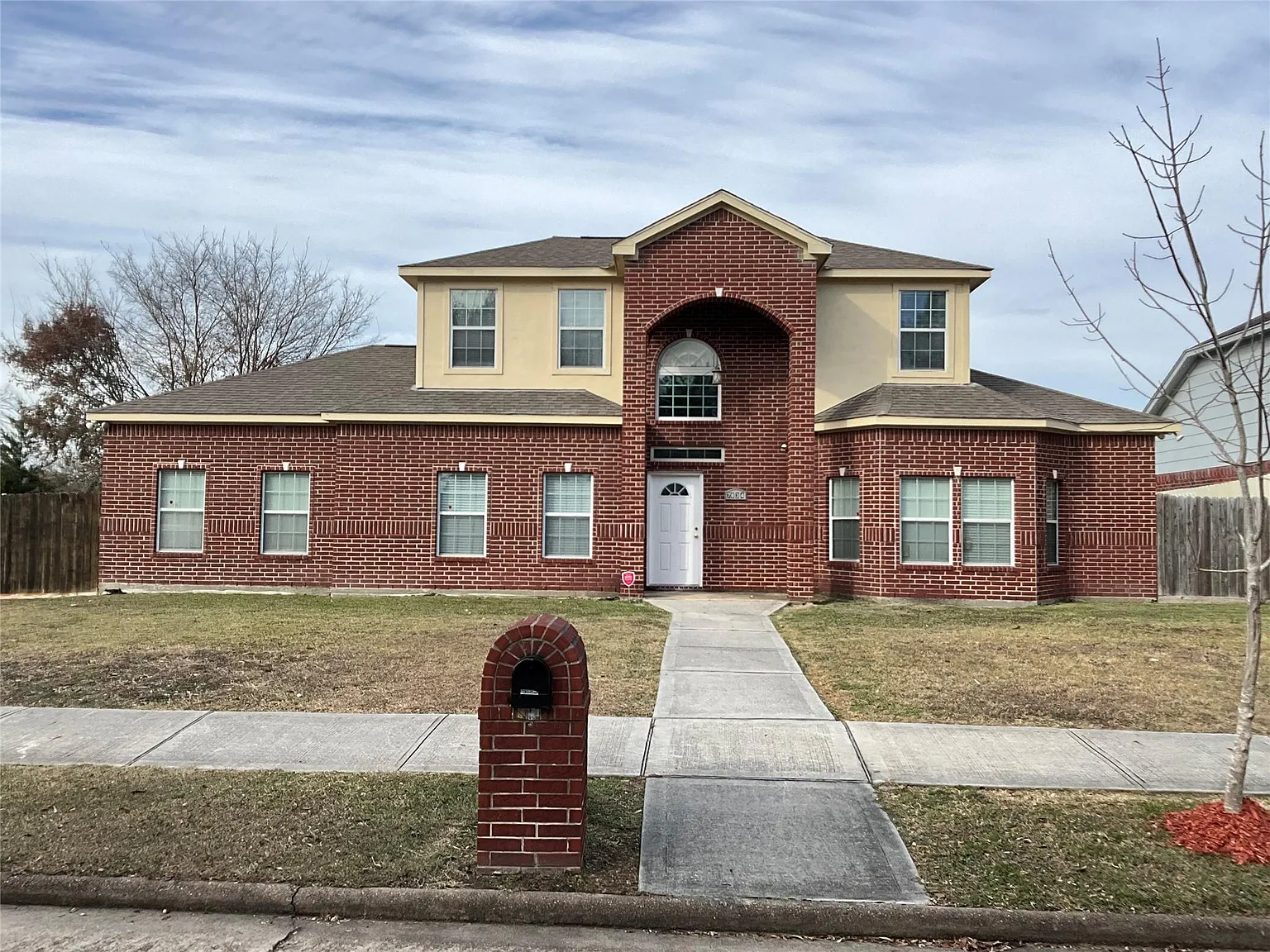 4 bed, 3.0 bath, 2670 sqft, $2,950 — Photo 1