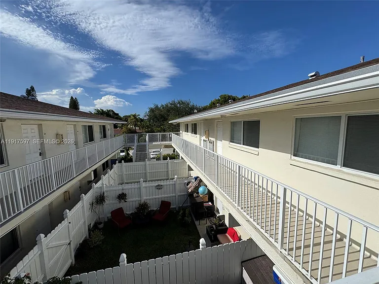 1856 NE 46th St #F8 — Photo 20
