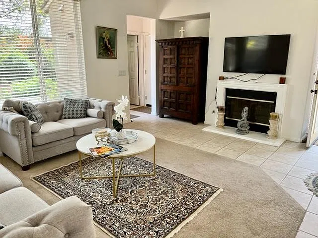 3 bed, 1712 sqft, $7,950 — Photo 2