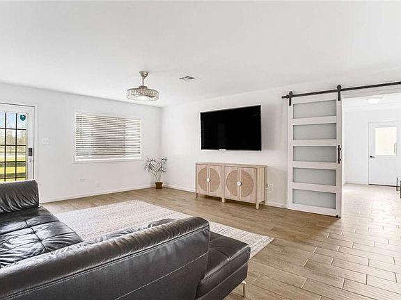 4th image of 2611 Captain Cade Rd